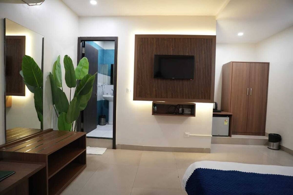 Escritorio, sistema de insonorización, wifi gratis y muebles diferentes 