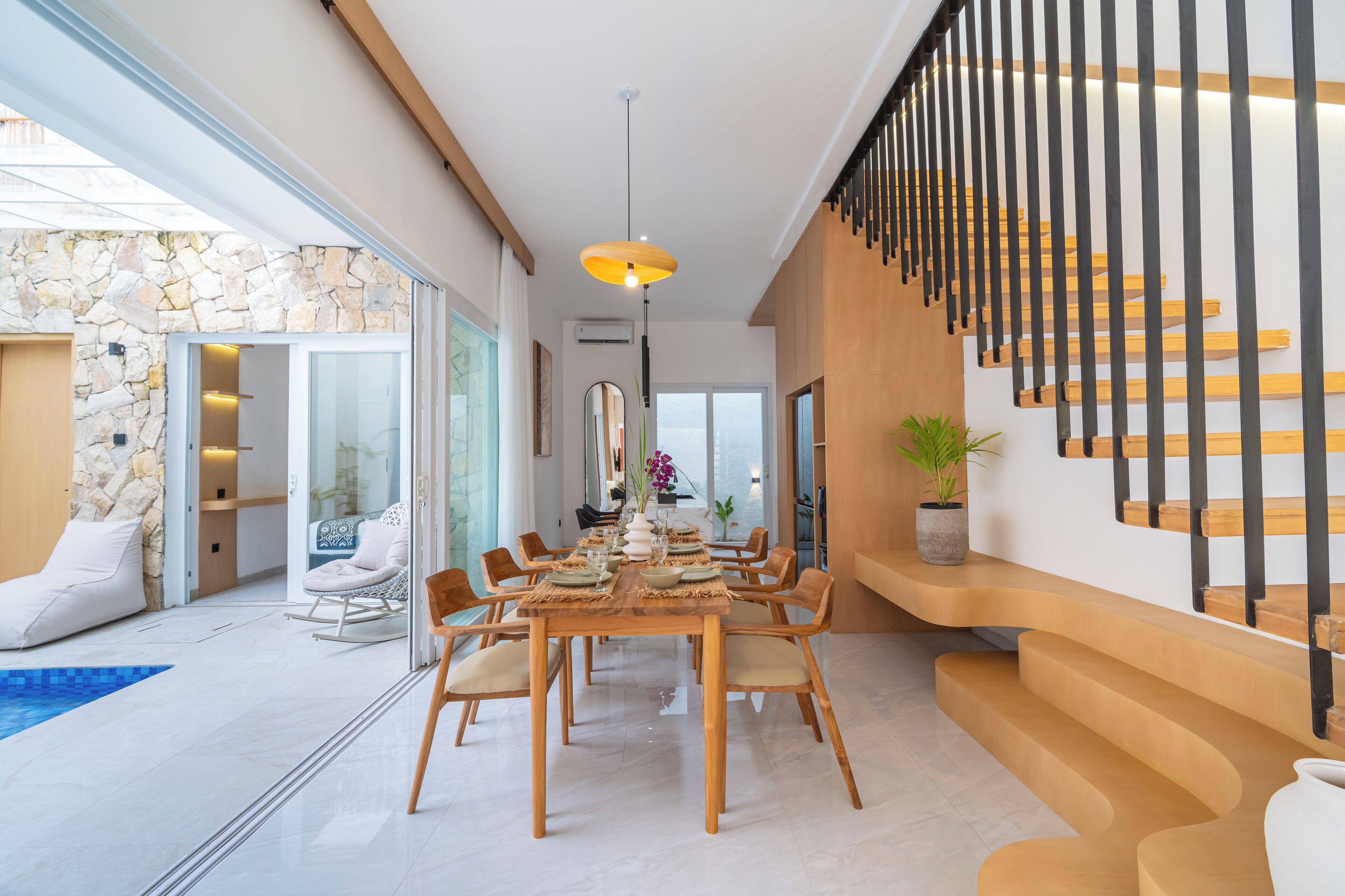 Deluxe-huvila, näköala uima-altaalle | Oleskelualue