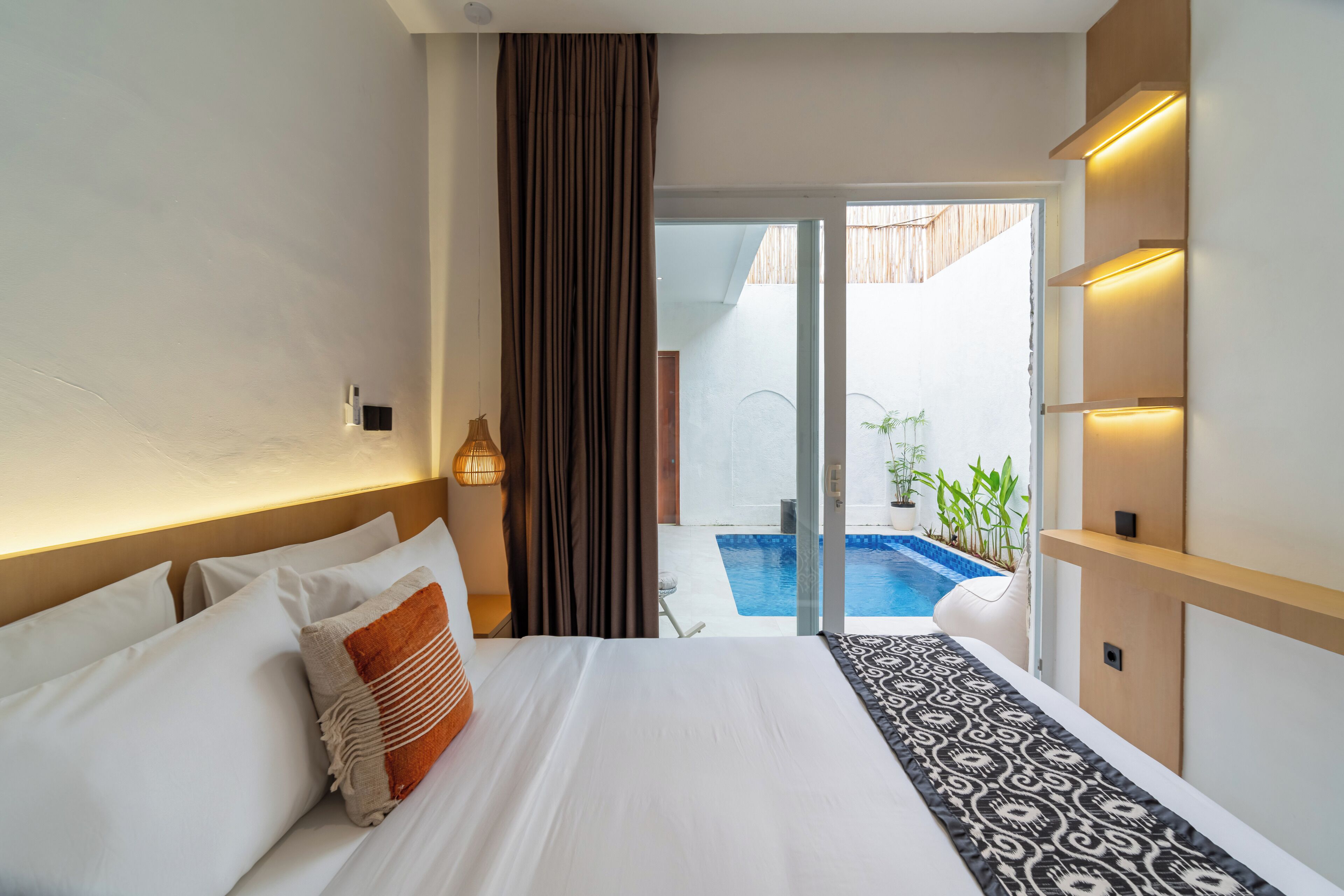 3 bedrooms, in-room safe, desk, laptop workspace