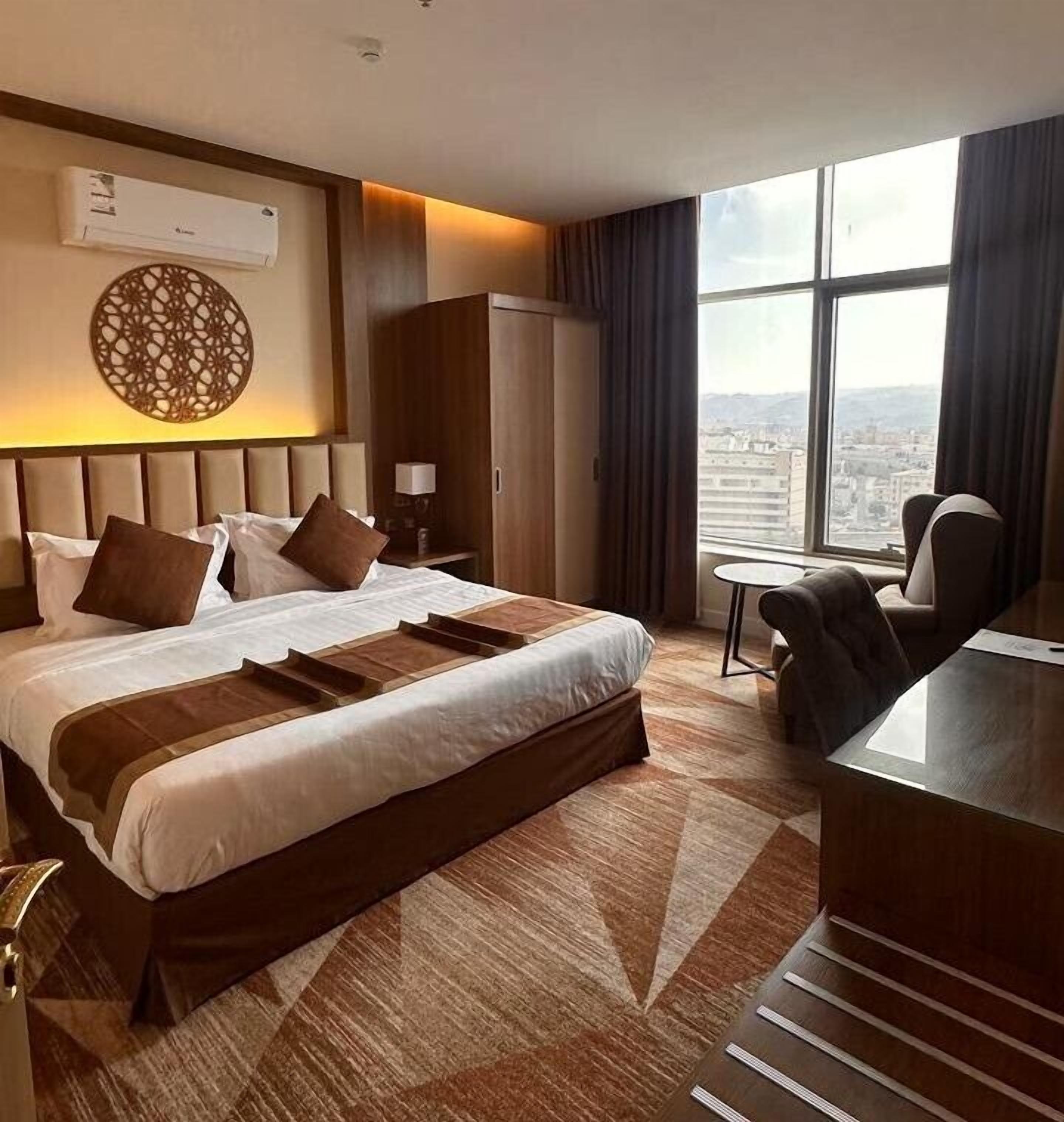 Junior main street view with AC JUNS\-VAC | Opholdsområde