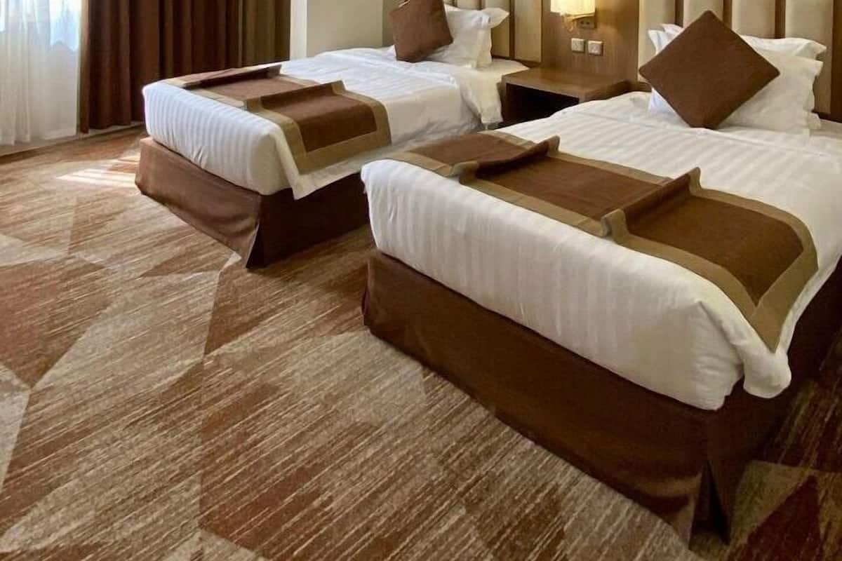 Executive main street view EXS\-V | Desk, free WiFi