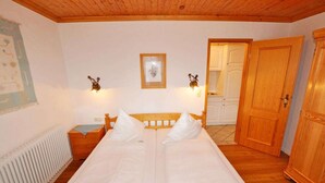 House | 2 bedrooms, individually furnished, bed sheets - "enzian" in the Landhaus Wildschutz (Jungholz)