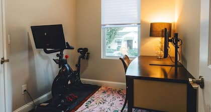 Beach Retreat 4900 Sqft+F1 VR Sim, Up to 21 guests