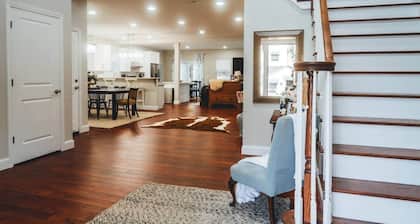 Beach Retreat+11Br/4Bth+F1 VR sim, Up to 21 guests