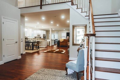 Beach Retreat+11Br/4Bth+F1 VR sim, Up to 21 guests