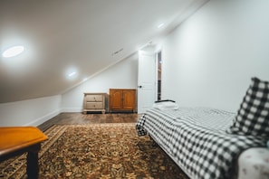 7 bedrooms, iron/ironing board, free WiFi, bed sheets