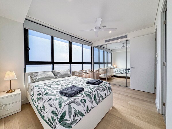 3 bedrooms, desk, iron/ironing board, free WiFi