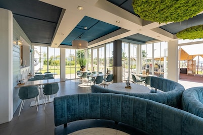 Villa in Hellevoetsluis near North Sea Beach