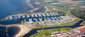 Villa in Hellevoetsluis near North Sea Beach