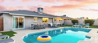 Private Pool + Outdoor Oasis • 5mins to Old Town | Indianola Oasis by AvantStay