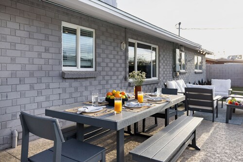 Private Pool + Outdoor Oasis • 5mins to Old Town | Indianola Oasis by AvantStay