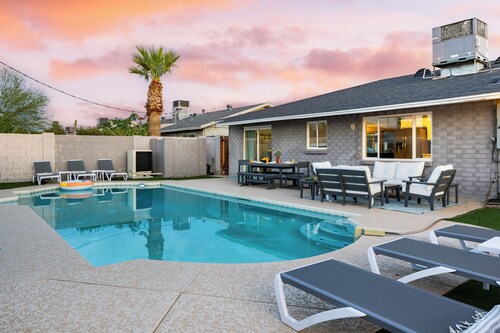 Private Pool + Outdoor Oasis • 5mins to Old Town | Indianola Oasis by AvantStay