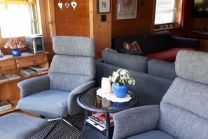 Smart-TV, DVD-Player, Bücher