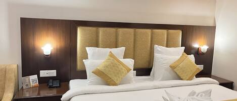 Executive Room, 1 Double Bed, Non Smoking, Garden View | Desk, free WiFi