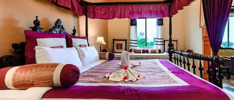 Superior Double Room, Garden View | Desk, free WiFi
