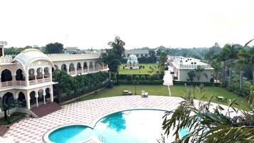 Außenpool (je nach Saison geöffnet)