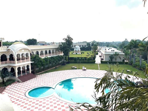 HOTEL RAJ MAHAL THE PALACE