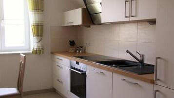 Réfrigérateur, four, plaque de cuisson, lave-vaisselle