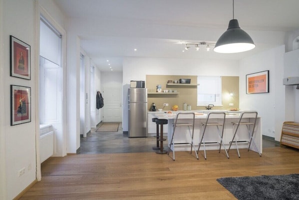 Fridge, microwave, oven, stovetop