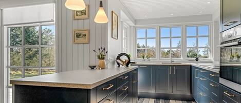 Réfrigérateur, micro-ondes, four, lave-vaisselle