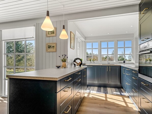 Refrigerador, microondas, horno y lavavajillas 