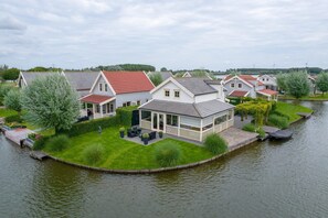Exterior - Bungalow in South Holland with Private Jetty (Simonshaven)