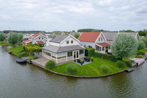 Bungalow in South Holland with Private Jetty