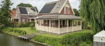 Bungalov pri vode blízko Rotterdamu so saunou