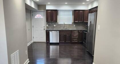 Charming townhome with AC and WiFi in delightful Annapolis