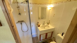 Douche, sèche-cheveux