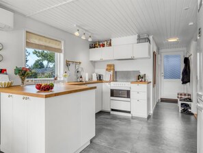 Fridge, dishwasher, cookware/dishes/utensils