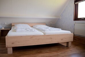3 bedrooms, iron/ironing board, free WiFi