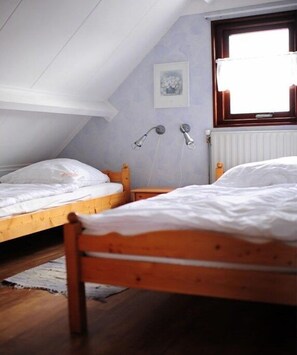 3 habitaciones, tabla de planchar con plancha y acceso a internet 