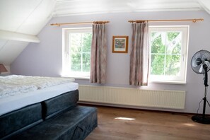 3 bedrooms, iron/ironing board, Internet
