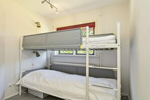 3 habitaciones, tabla de planchar con plancha y acceso a internet