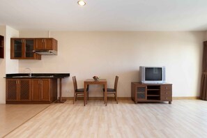 Phòng Suite Junior, ban công, quang cảnh thành phố | Tiện nghi tại phòng