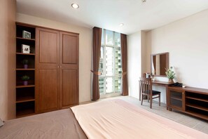 Deluxe Room, City View | Desk, laptop workspace, free WiFi, bed sheets