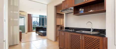 Superior Suite, City View | Private kitchen