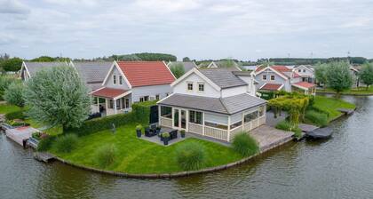 Bungalow by Water near Rotterdam