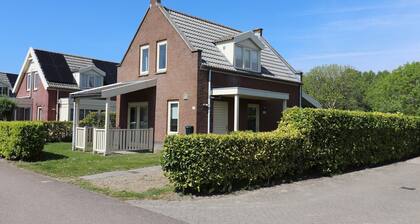 Bungalow au bord de l'eau prĂšs de Rotterdam