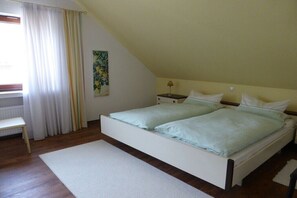 2 bedrooms, iron/ironing board, free WiFi, bed sheets - "Weserbergland" Modern retreat (Beverungen)