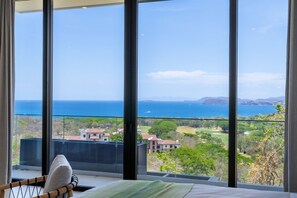 4 bedrooms, in-room safe, desk, free WiFi