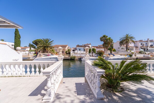 Terrace/patio - 0100-LLOBREGAT House at the canal with pool, mooring and studio (Empuriabrava)