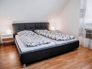1 bedroom, iron/ironing board, free WiFi, bed sheets - Apartment 'Auszeit Am See' with Shared Garden, Balcony and Wi-Fi (Moos)