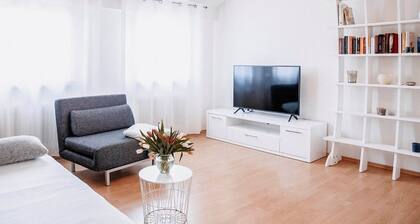 Apartment 'Auszeit Am See' with Shared Garden, Balcony and Wi-Fi