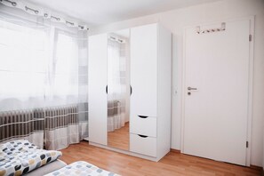 1 bedroom, iron/ironing board, free WiFi, bed sheets - Apartment 'Auszeit Am See' with Shared Garden, Balcony and Wi-Fi (Moos)