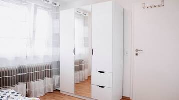 1 soverom, strykejern/-brett, wi-fi (inkludert) og sengetøy