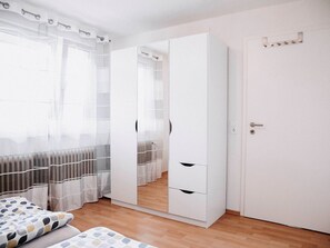 1 chambre, fer et planche à repasser, Wi-Fi gratuit, draps fournis