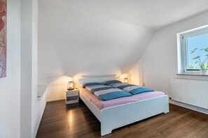 2 bedrooms, iron/ironing board, free WiFi, bed sheets