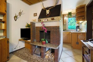 冷蔵庫、電子レンジ、コンロ、コーヒー / ティーメーカー